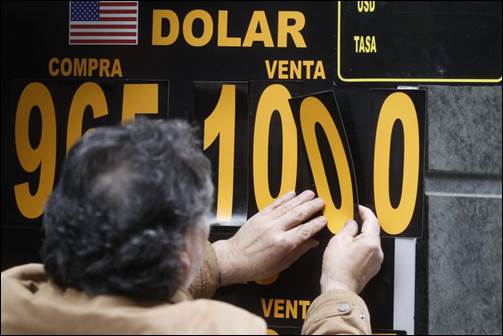 Nuevo peak histórico: el dólar llegó a los $1.048 este jueves « Diario y Radio Universidad Chile