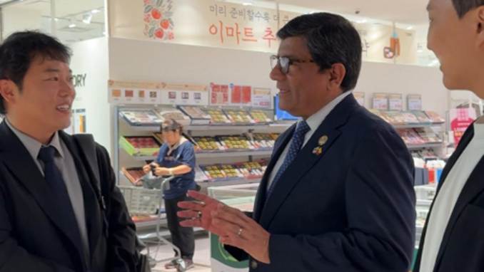 El ministro de Comercio Exterior, Luis Alberto Jaramillo, se reunió con empresarios coreanos, 3 de septiembre de 2025.