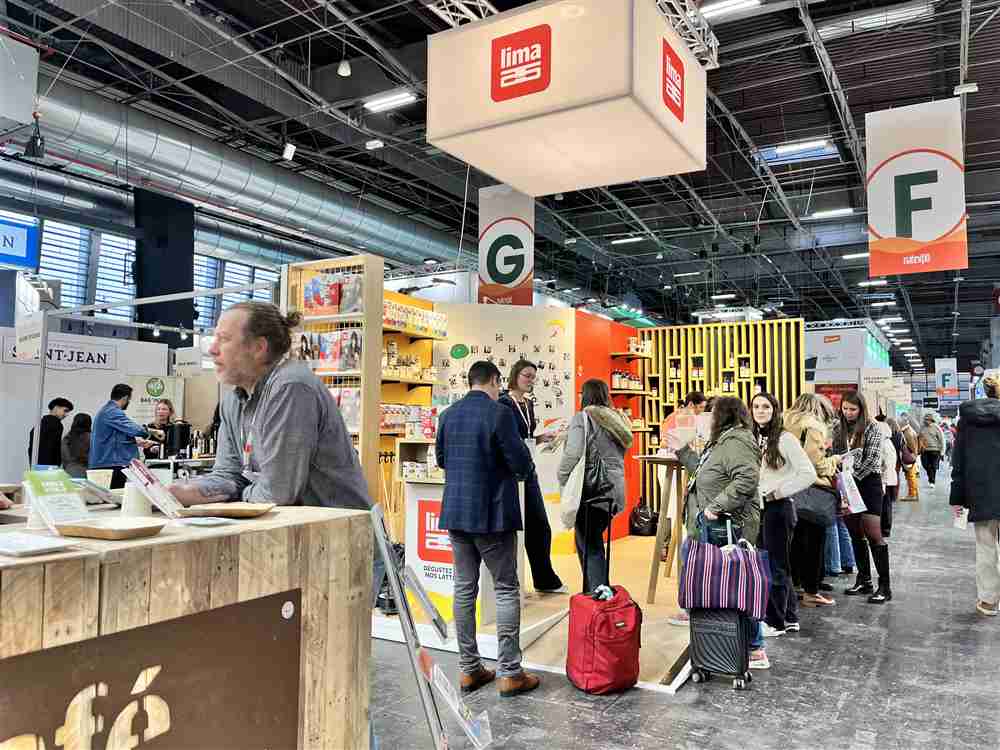 그림입니다. 원본 그림의 이름: KakaoTalk_20251202_103408061.jpg 원본 그림의 크기: 가로 4032pixel, 세로 3024pixel 사진 찍은 날짜: 2025년 12월 01일 오후 2:37 카메라 제조 업체 : Apple 카메라 모델 : iPhone 13 프로그램 이름 : 18.6.2 F-스톱 : 1.6 노출 시간 : 1/100초 ISO 감도 : 64 노출 모드 : 자동 35mm 초점 거리 : 26 프로그램 노출