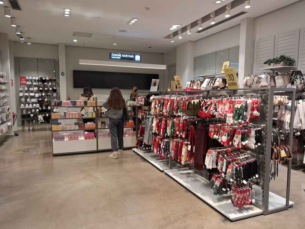 그림입니다.원본 그림의 이름: Koton.jpg원본 그림의 크기: 가로 4080pixel, 세로 3060pixel사진 찍은 날짜: 2025년 12월 01일 오후 5:54카메라 제조 업체 : samsung카메라 모델 : Galaxy A26 5G프로그램 이름 : A266BXXU4BYI2F-스톱 : 1.8노출 시간 : 1/100초ISO 감도 : 250색 대표 : sRGB노출 모드 : 자동35mm 초점 거리 : 27프로그