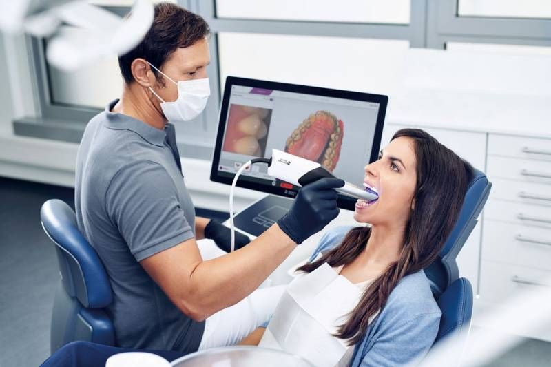그림입니다.  원본 그림의 이름: Dentsply Sirona &ndash; Primescan.jpeg  원본 그림의 크기: 가로 800pixel, 세로 533pixel