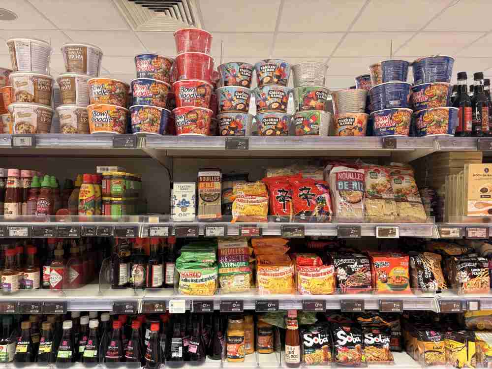 그림입니다.  원본 그림의 이름: monoprix.jpeg  원본 그림의 크기: 가로 2856pixel, 세로 2142pixel  색 대표 : sRGB  EXIF 버전 : 0221